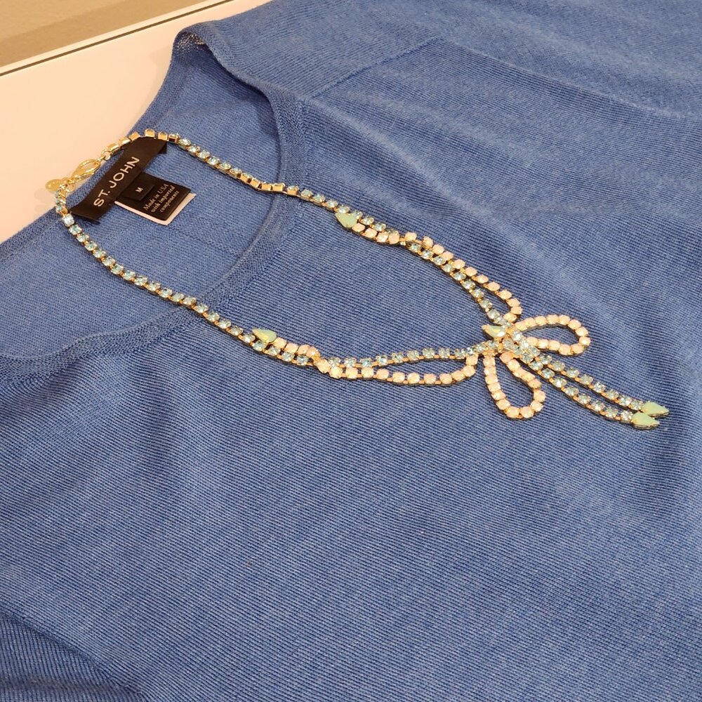 Excellent!! Gold-Toned Cupid’s Bow Blue-White Iridescent Rhinestone Necklace